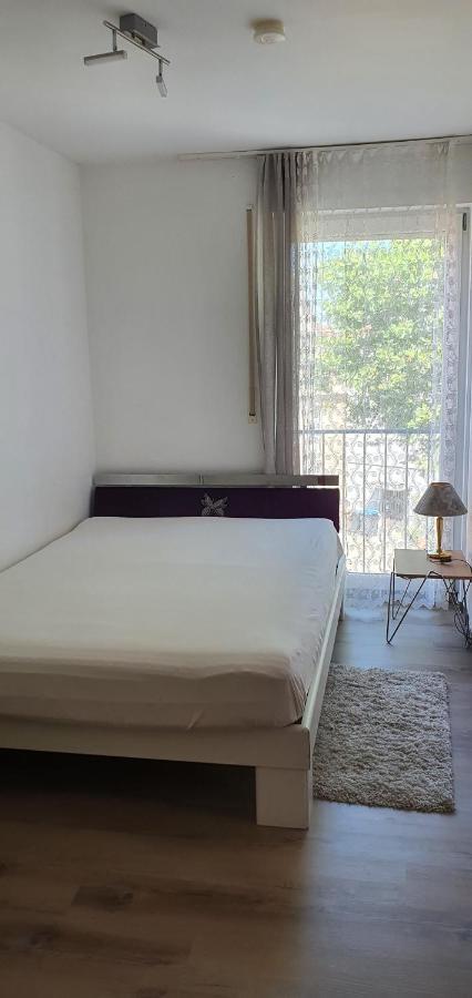 Outletcity Ferienwohnung 2 Метцинген Экстерьер фото