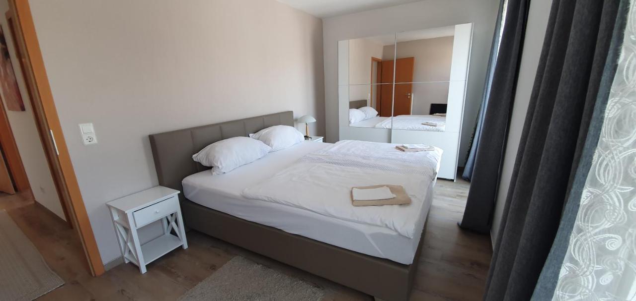 Outletcity Ferienwohnung 2 Метцинген Экстерьер фото